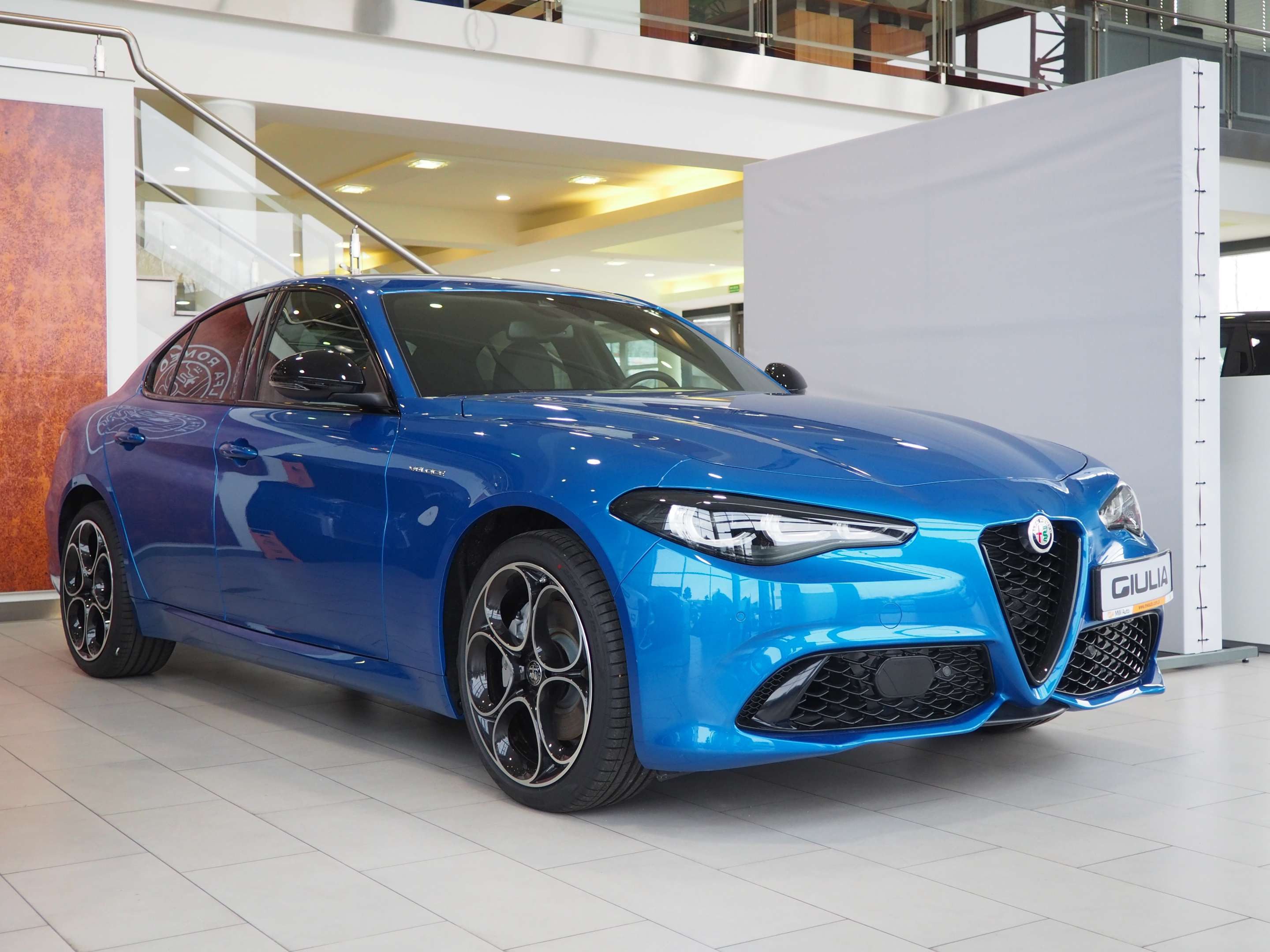 Alfa Romeo Giulia MY23 VELOCE 2.0 GME 280 KM Q4 - Samochód dostępny u  dealera MW AUTO SP. Z O.O.